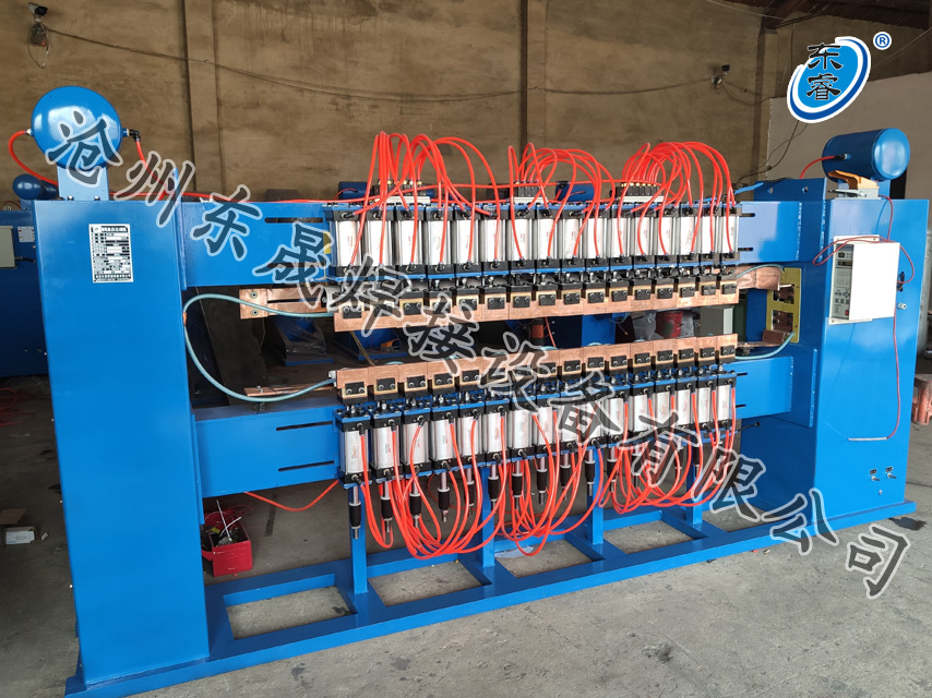 多頭排焊機(jī)安裝現(xiàn)場(chǎng)